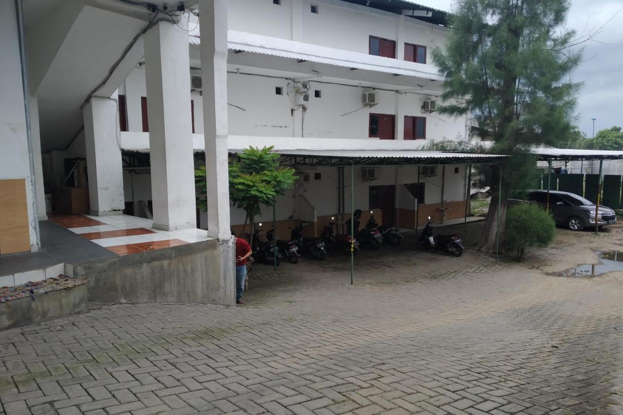 Oyo 3329 Mulya Jaya Hotel 2*